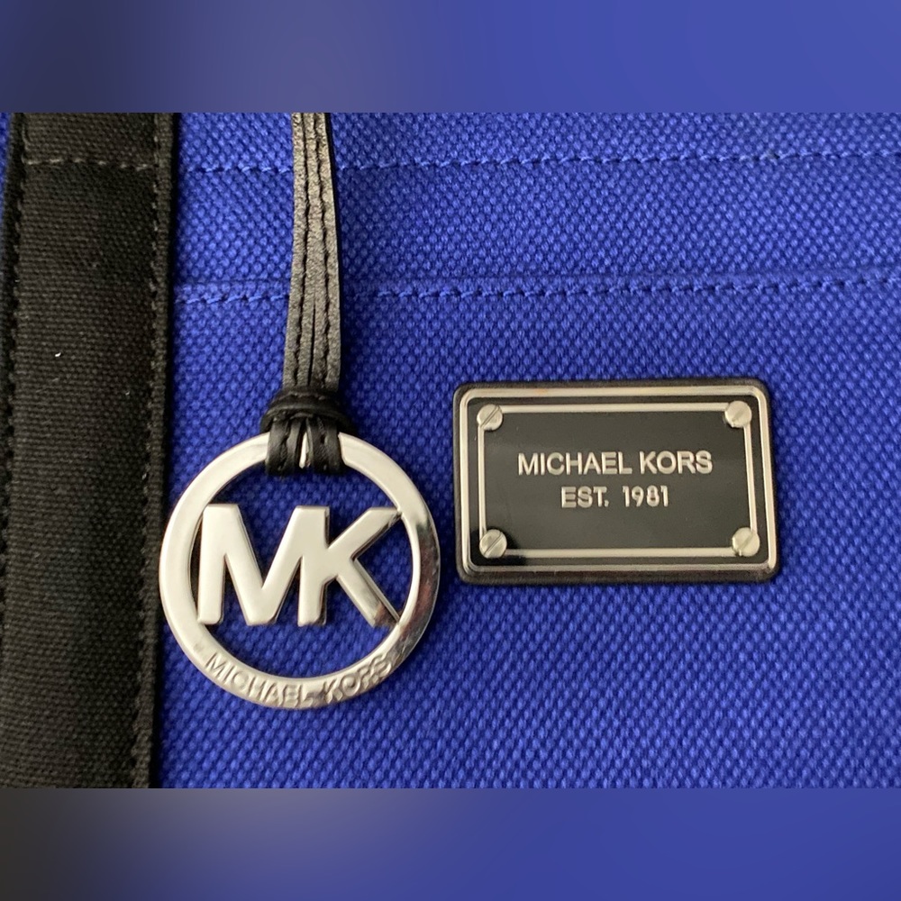Michael Kors large blue tote. - Picture 3 of 7